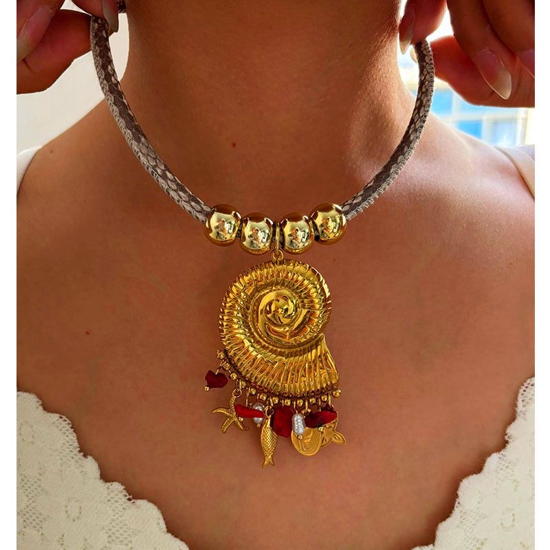 Collar Concha Dorada