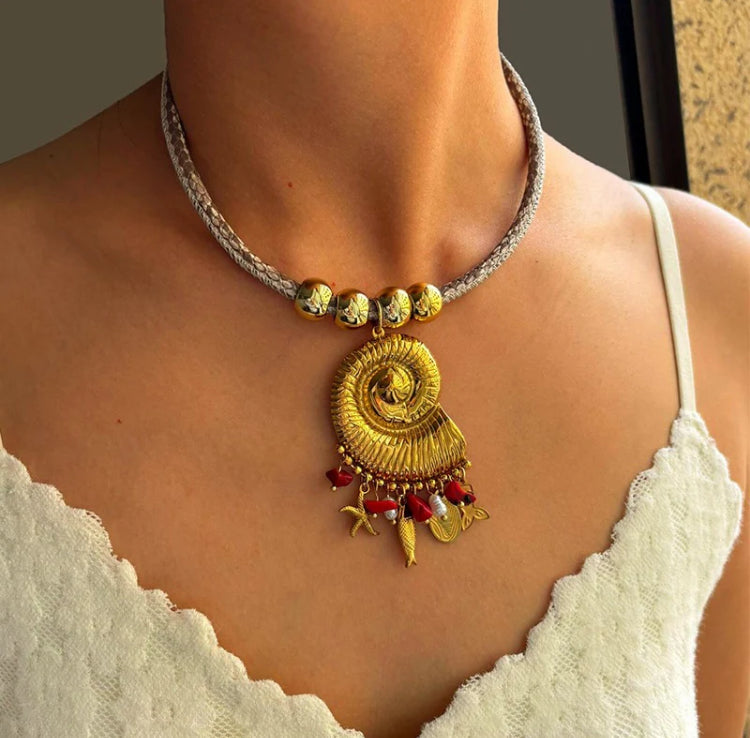 Collar Concha Dorada